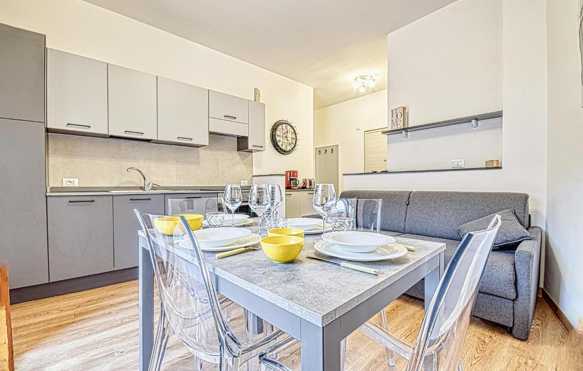 1 Bedroom Lovely Apartment In レッコ エクステリア 写真